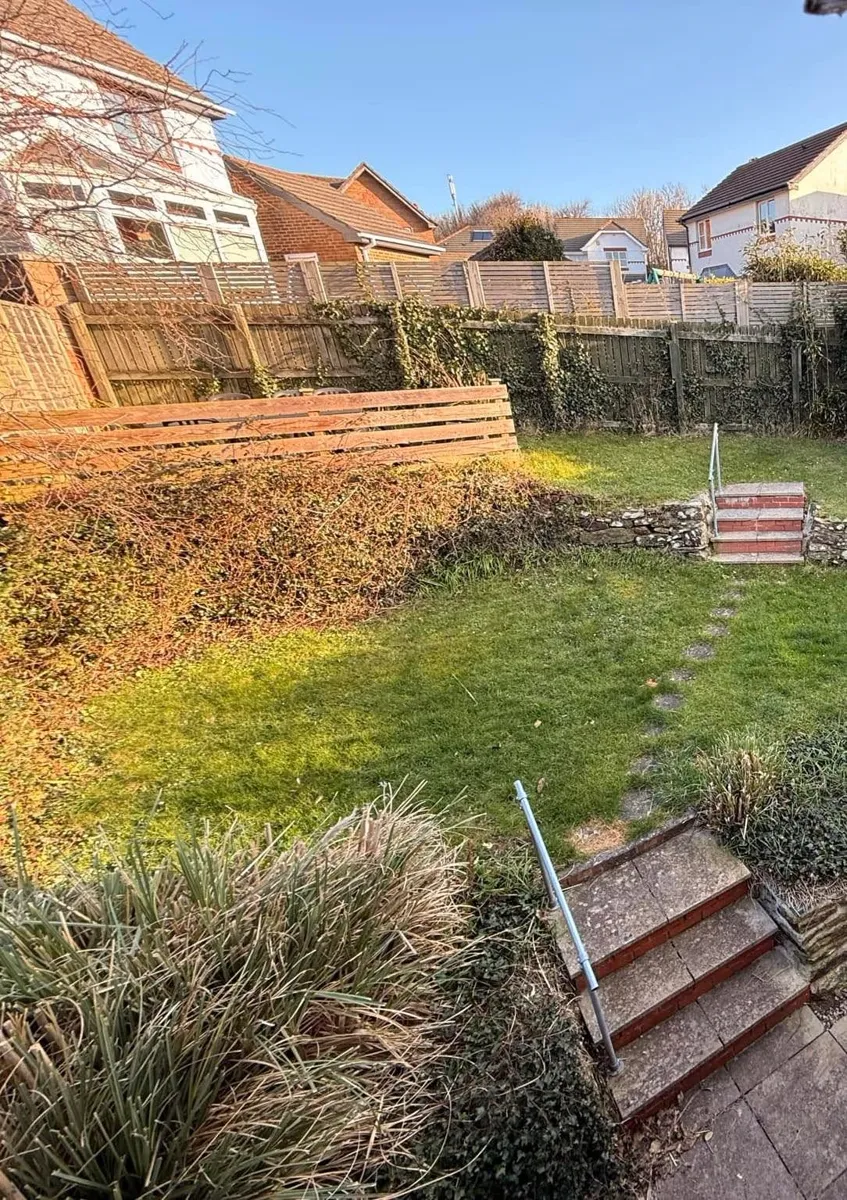 Lawn edging and grass cutting service