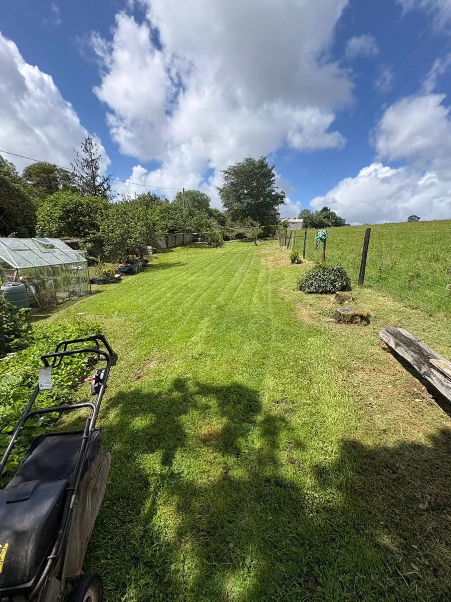 Lawn mowing with lawnmower Cornwall